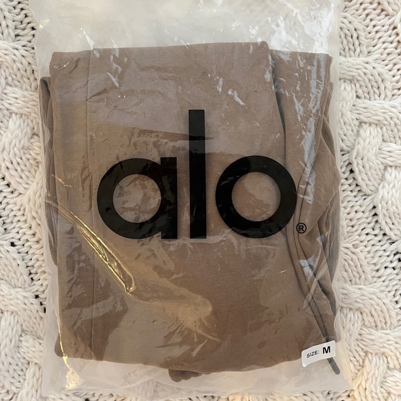 ALO Yoga Pants - Alo Yoga Sweatpants (NWT)
